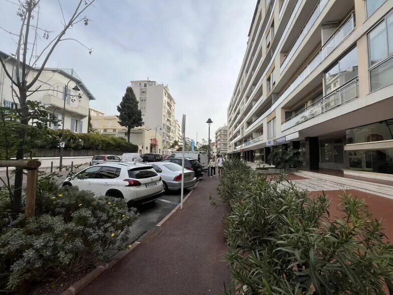 Retail in Cannes for lease - Building Photo - Image 2 of 7