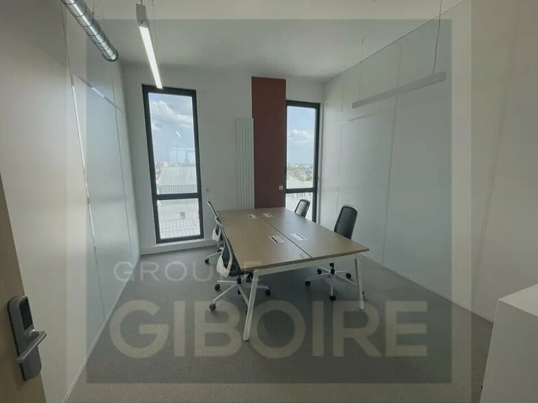 Office in Angers for lease - Building Photo - Image 2 of 9
