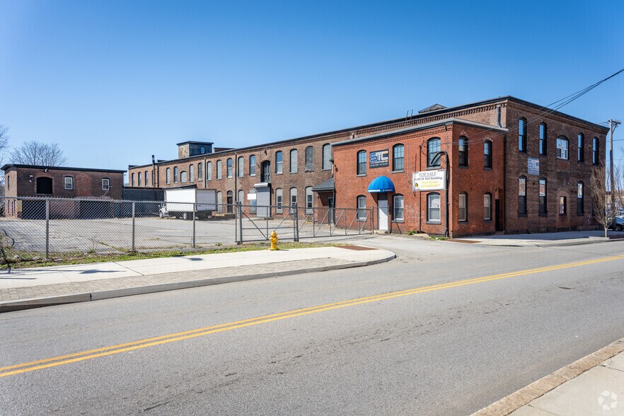 248 Pine St, Pawtucket, RI for sale - Primary Photo - Image 1 of 1