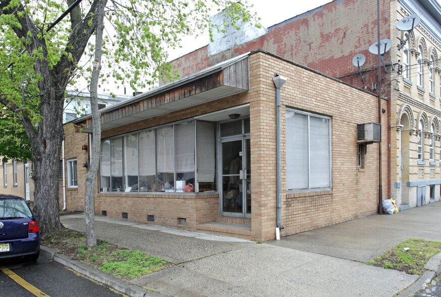 20 MacArthur Ave, Garfield, NJ for sale - Primary Photo - Image 1 of 1