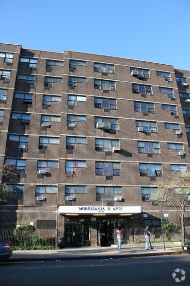 280 E 161st St, Bronx, NY for lease - Building Photo - Image 3 of 4
