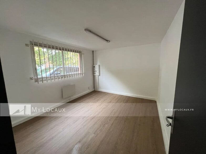 Flex in SAINT-OUEN-L'AUMONE for lease - Interior Photo - Image 3 of 6