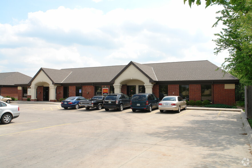 2020 N Webb Rd, Wichita, KS for sale - Primary Photo - Image 1 of 1