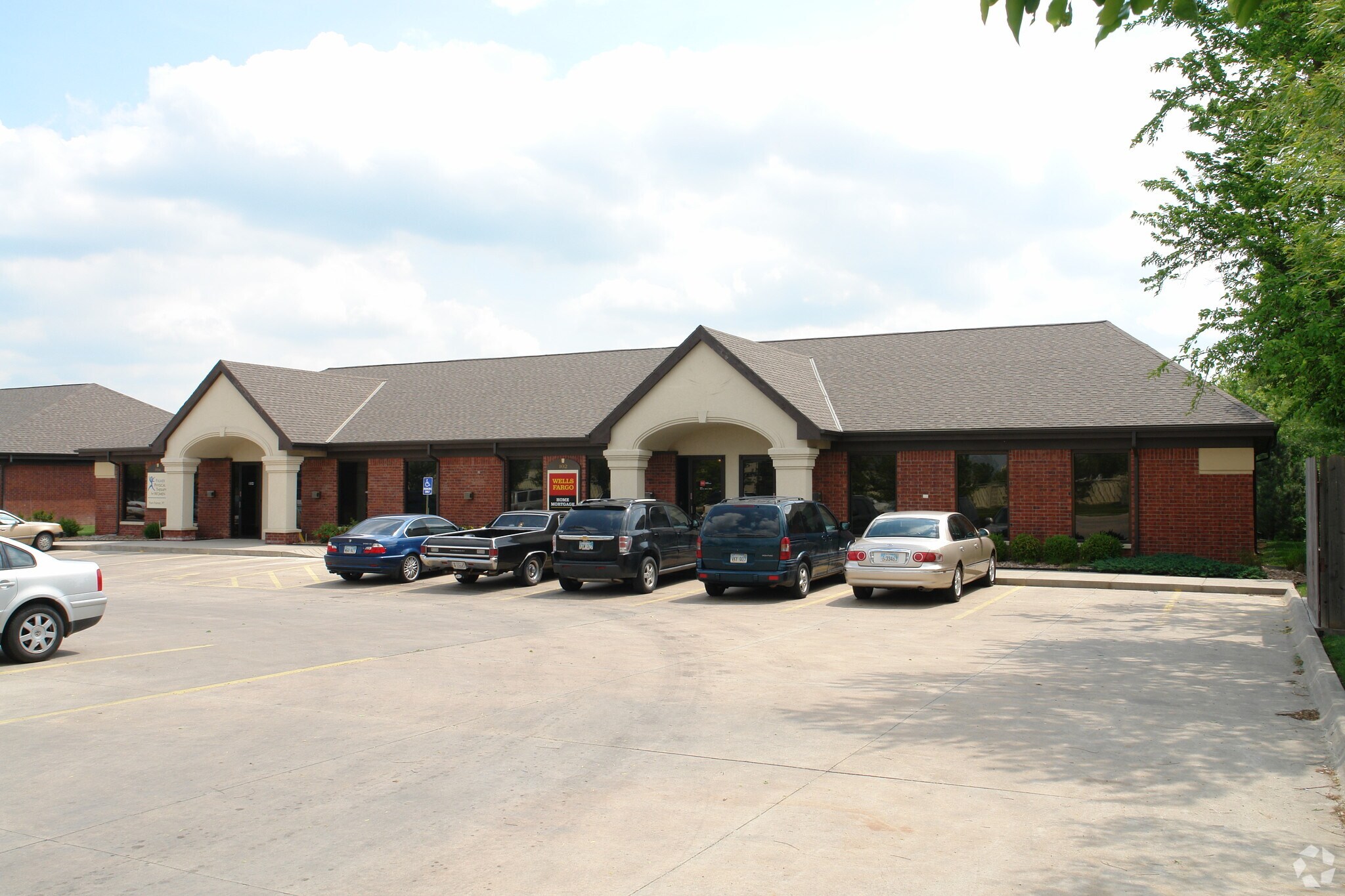 2020 N Webb Rd, Wichita, KS for sale Primary Photo- Image 1 of 1