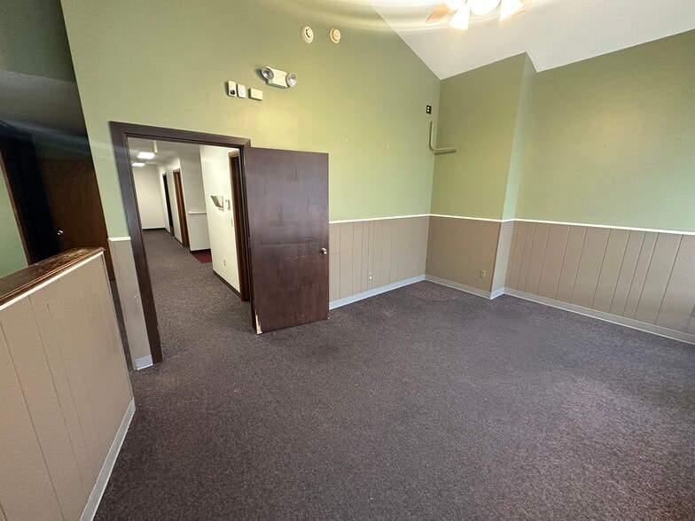 206 E Marion St, Monroe, IA for sale - Interior Photo - Image 2 of 5