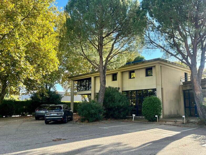 Office in Avignon for sale - Building Photo - Image 1 of 12