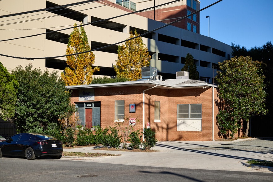 2127 Hawkins St, Charlotte, NC for lease - Building Photo - Image 1 of 2