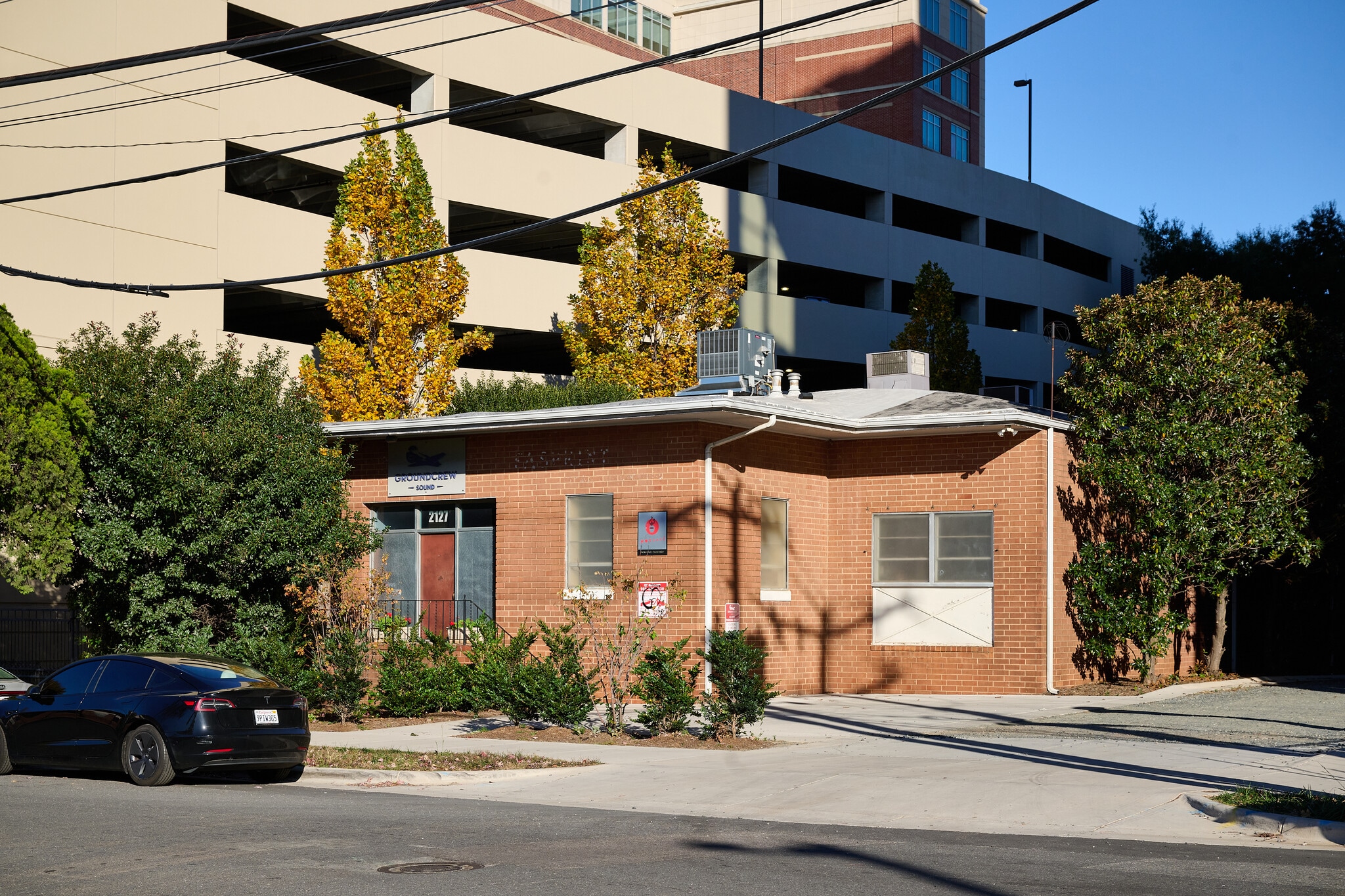 2127 Hawkins St, Charlotte, NC for lease Building Photo- Image 1 of 3
