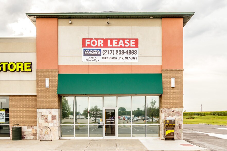 144 Dettro Dr, Mattoon, IL for sale - Building Photo - Image 1 of 1