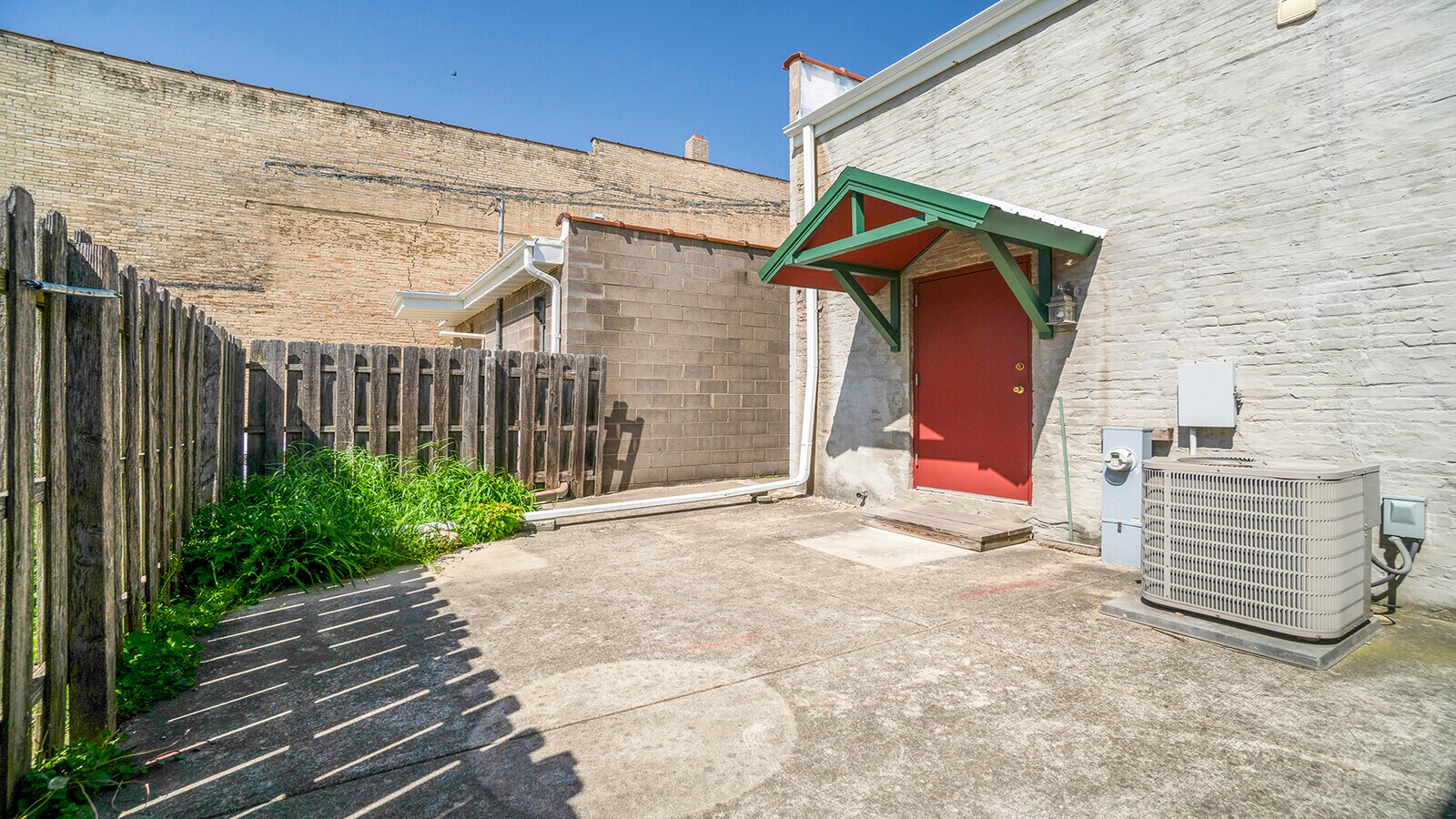 118 Main St, Leaf River, IL 61047