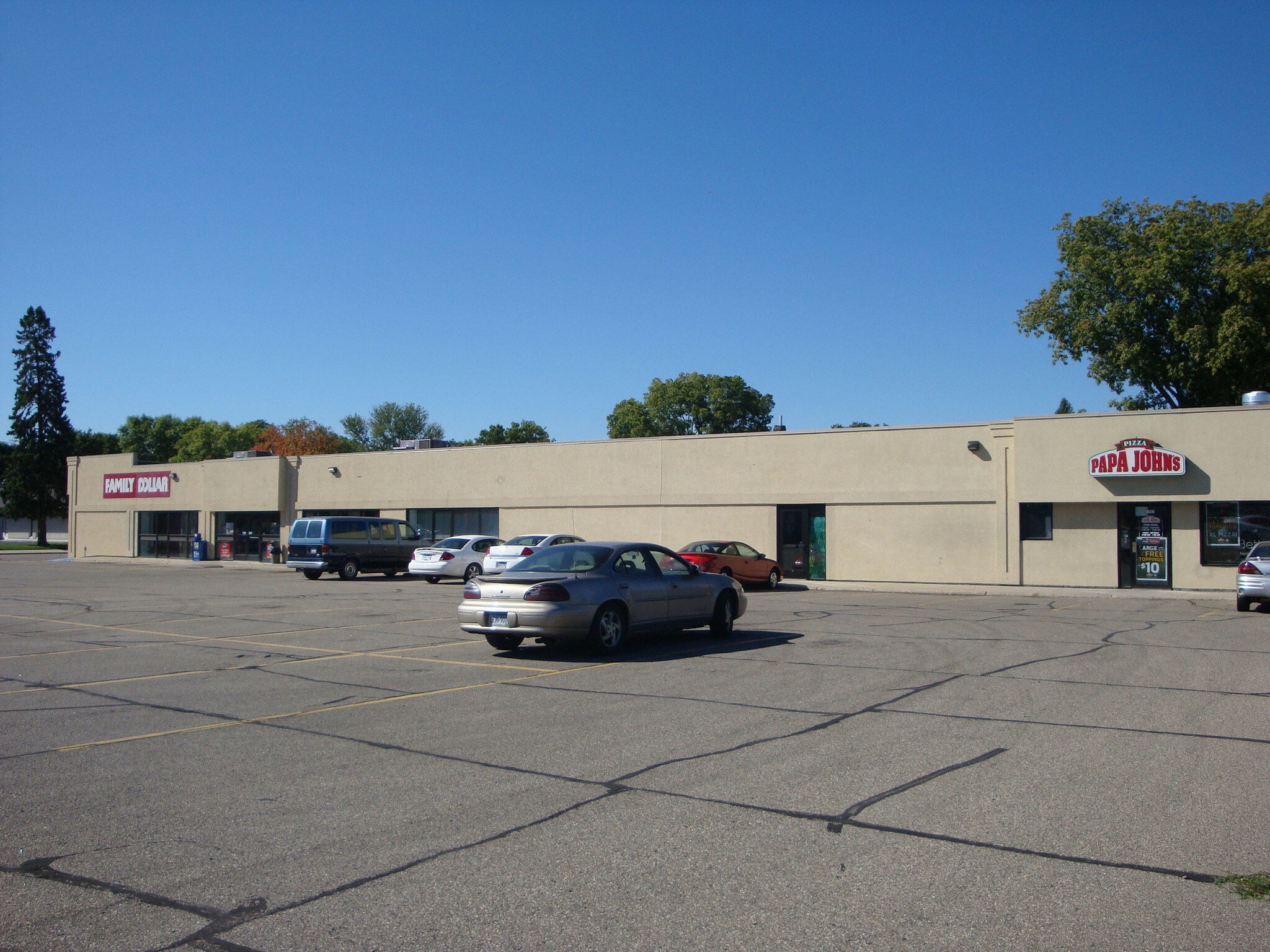 800-826 S Front St, Mankato, MN for lease Building Photo- Image 1 of 5