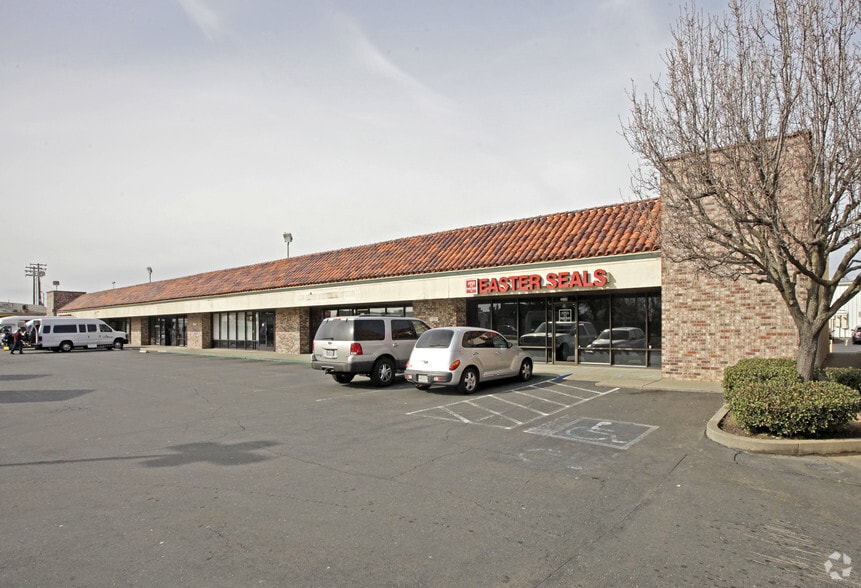 2617-2667 Alta Arden Expy, Sacramento, CA for lease - Building Photo - Image 2 of 4