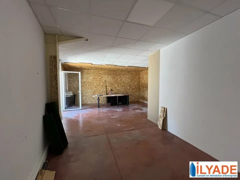Office in Gardanne for lease - Interior Photo - Image 3 of 7