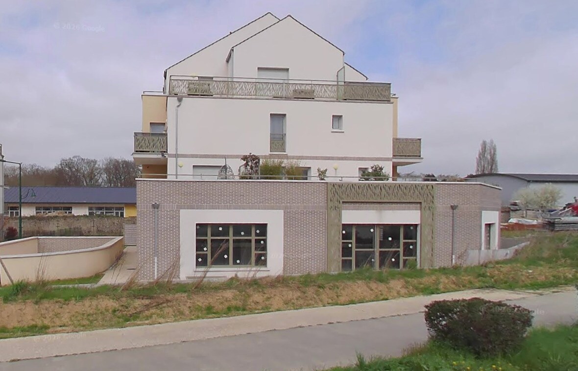 Retail in Vémars for lease Building Photo- Image 1 of 3