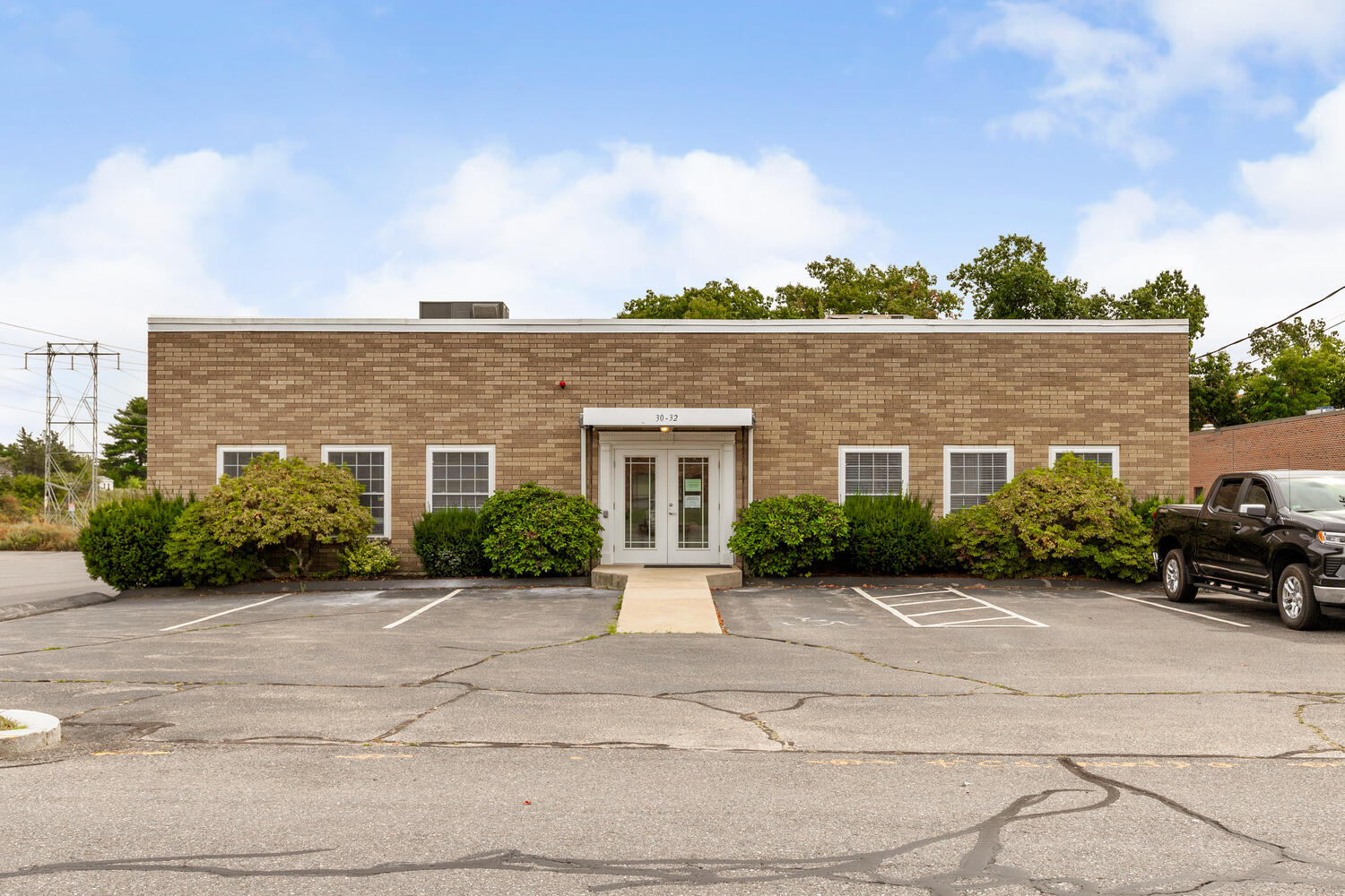 30 Ray Ave, Burlington, MA for lease Building Photo- Image 1 of 27