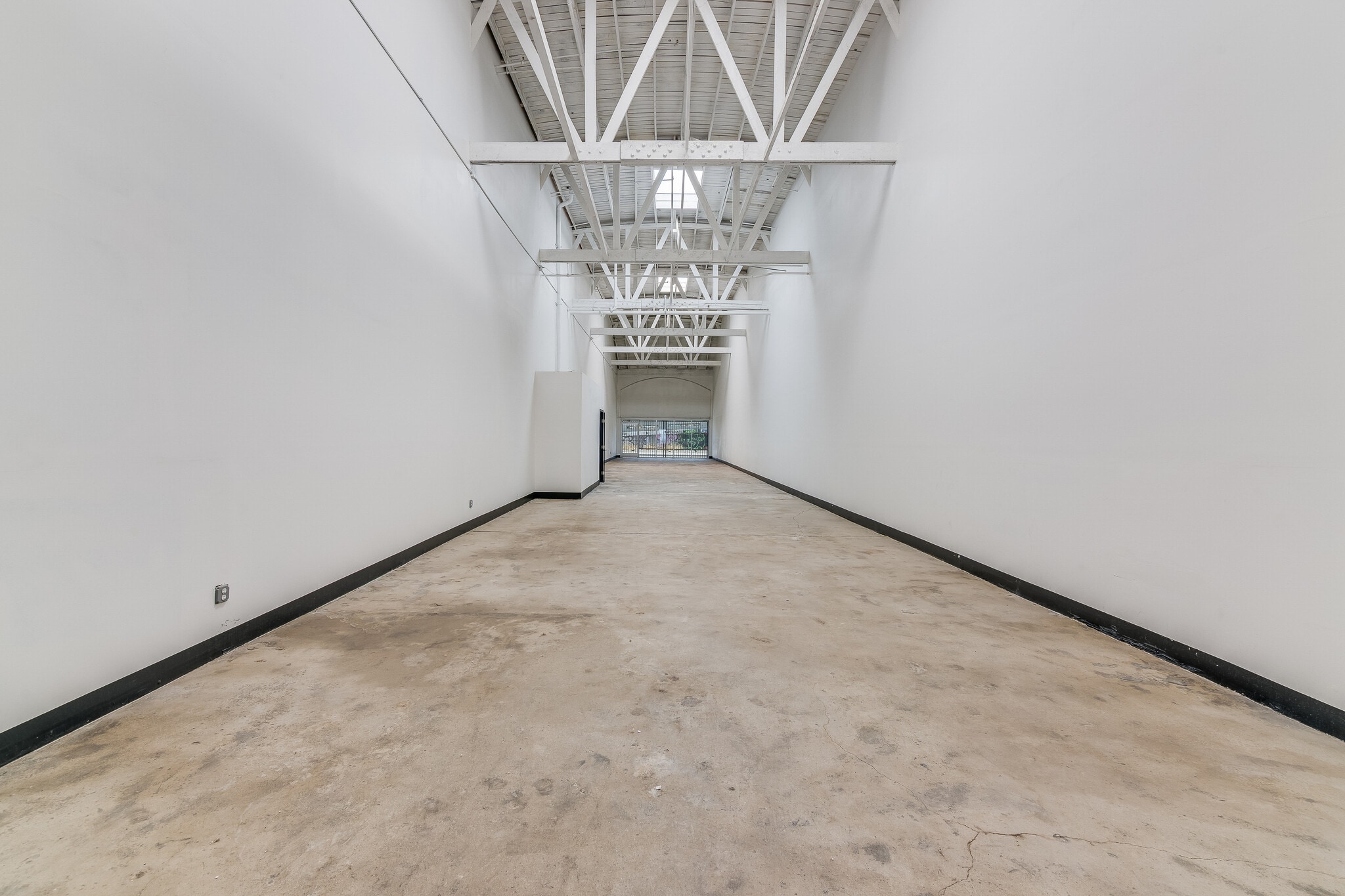 2023-2043 S Santa Fe Ave, Los Angeles, CA for lease Interior Photo- Image 1 of 7