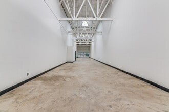 2023-2043 S Santa Fe Ave, Los Angeles, CA for lease Interior Photo- Image 1 of 7