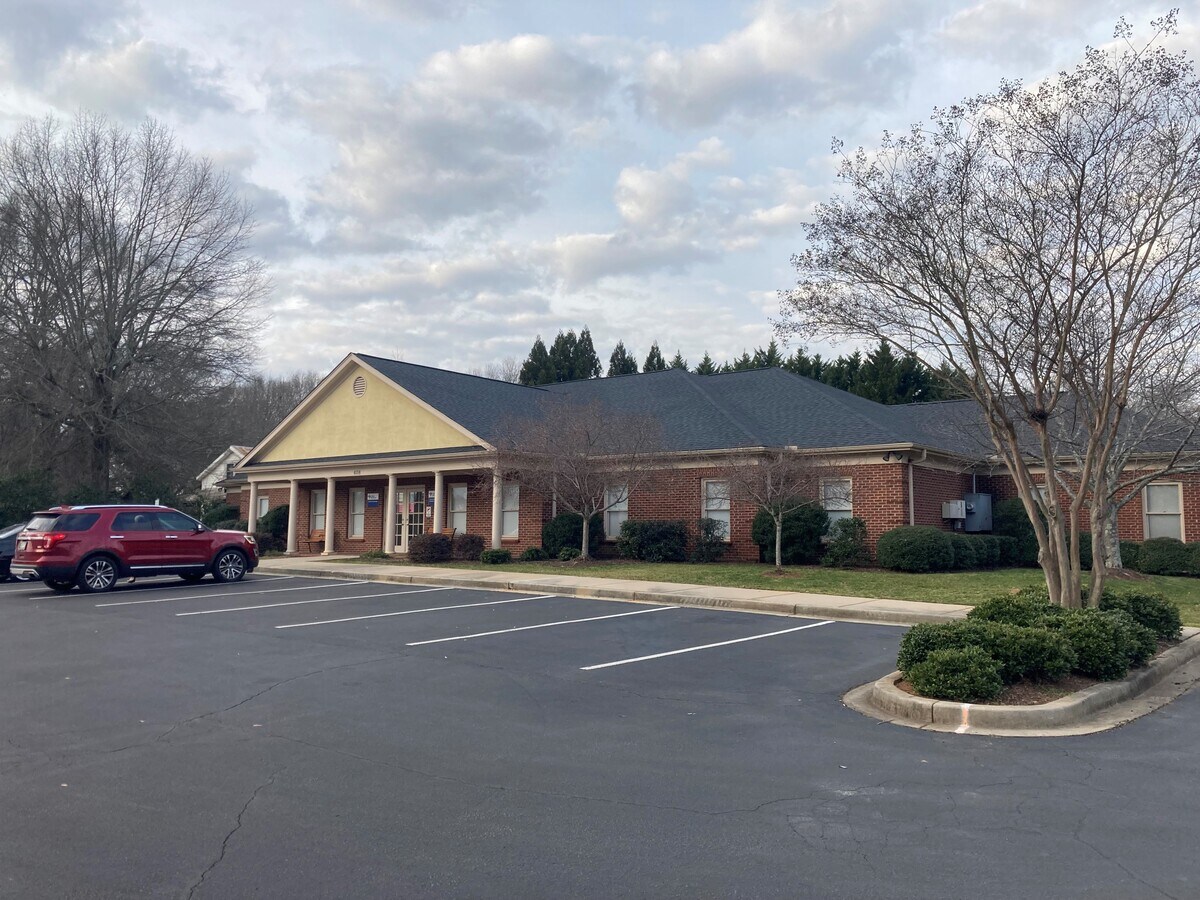 408 SE Main St, Simpsonville, SC 29681