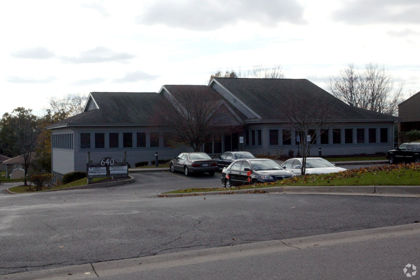 630-640 3 Mile Rd, Walker, MI for sale Primary Photo- Image 1 of 1