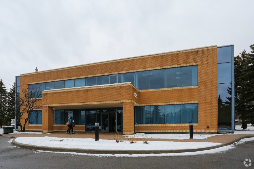 2525 St Laurent Blvd, Ottawa, ON for sale - Building Photo - Image 1 of 1