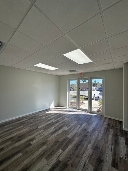 500 NW University Blvd, Port Saint Lucie, FL for lease - Building Photo - Image 3 of 8