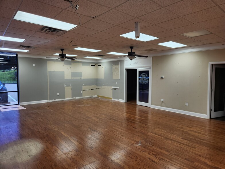 1420 Mcfarland Blvd, Northport, AL for lease - Interior Photo - Image 3 of 7