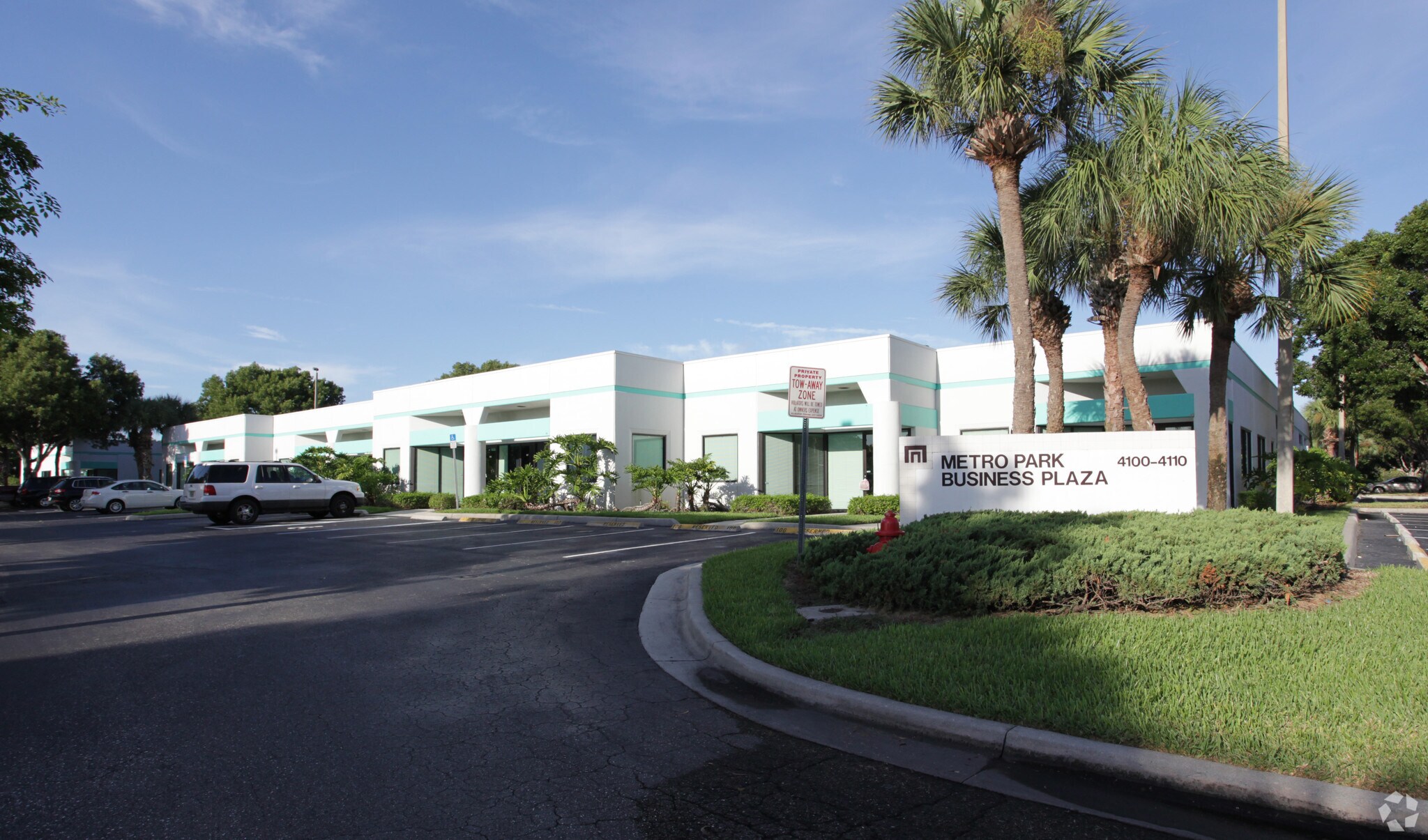 4100 Center Pointe Dr, Fort Myers, FL for sale Primary Photo- Image 1 of 18