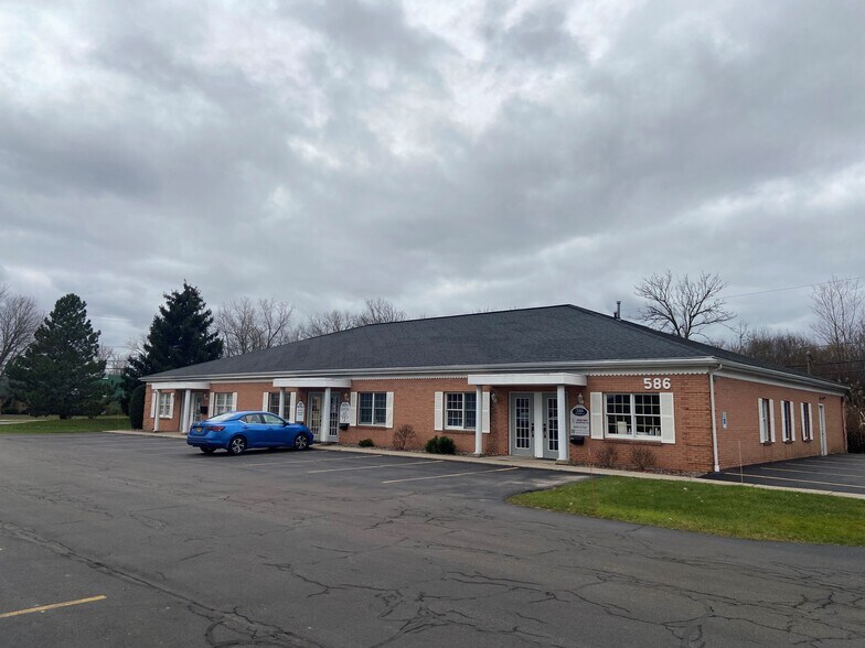 586 N French Rd, Amherst, NY 14228