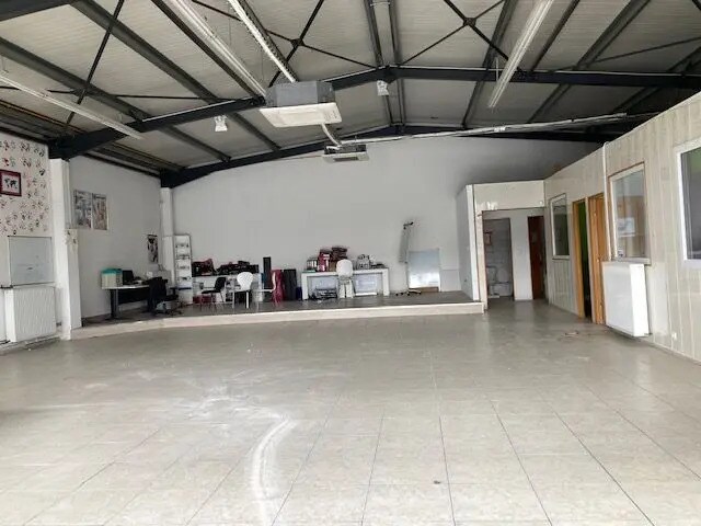 Flex in COURNON-D'AUVERGNE for lease - Interior Photo - Image 1 of 4