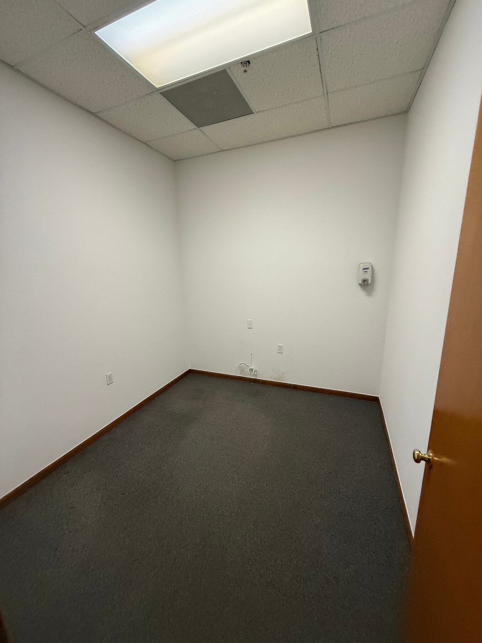 1055 Portion Rd, Farmingville, NY for lease Building Photo- Image 1 of 5