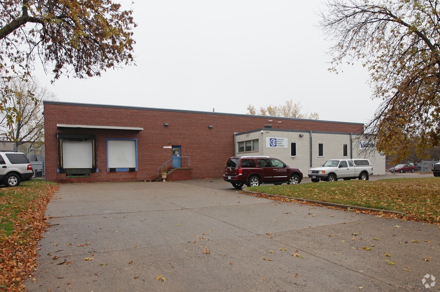 2360 N Nevada Ave, Minneapolis, MN for sale - Building Photo - Image 2 of 59