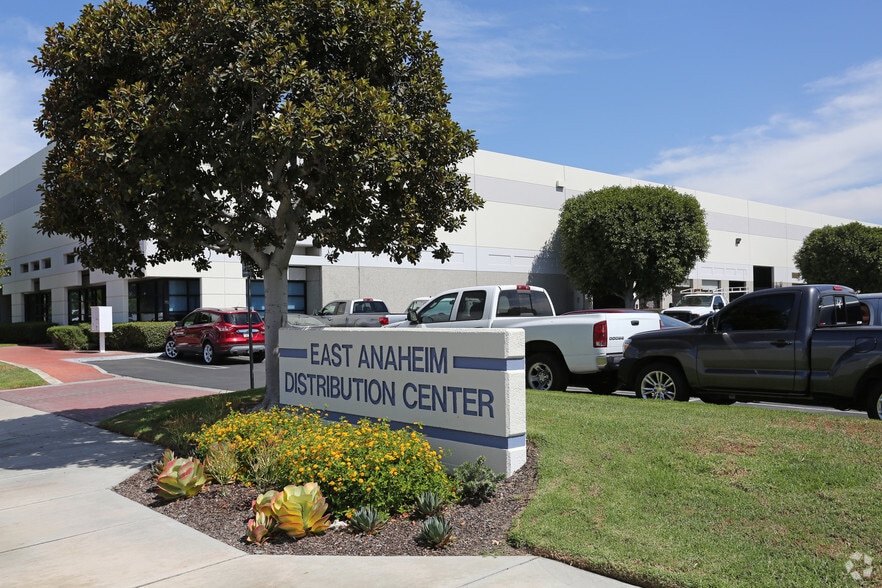 1150 N Red Gum St, Anaheim, CA for lease - Building Photo - Image 3 of 8