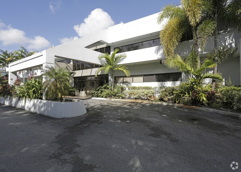 16400 NW 2nd Ave, Miami, FL for lease - Building Photo - Image 2 of 4