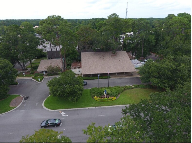 2 Greenwood Dr, Hilton Head Island, SC for sale - Building Photo - Image 1 of 1