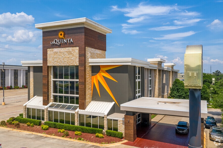 2421 Walnut Hill Ln, Dallas, TX for sale - Primary Photo - Image 1 of 1