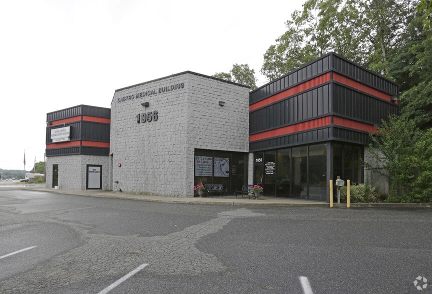 1056 W Jericho Tpke, Smithtown, NY for sale - Primary Photo - Image 1 of 1