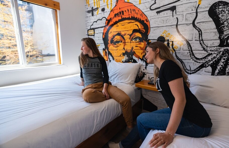 38005 Cleveland Ave, Squamish, BC for sale - Building Photo - Image 2 of 8