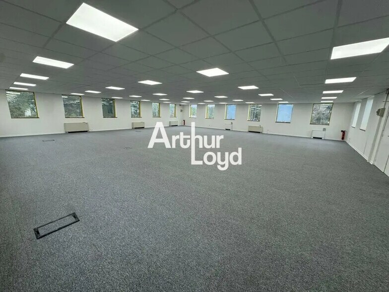 Office in Antibes for sale - Interior Photo - Image 1 of 6