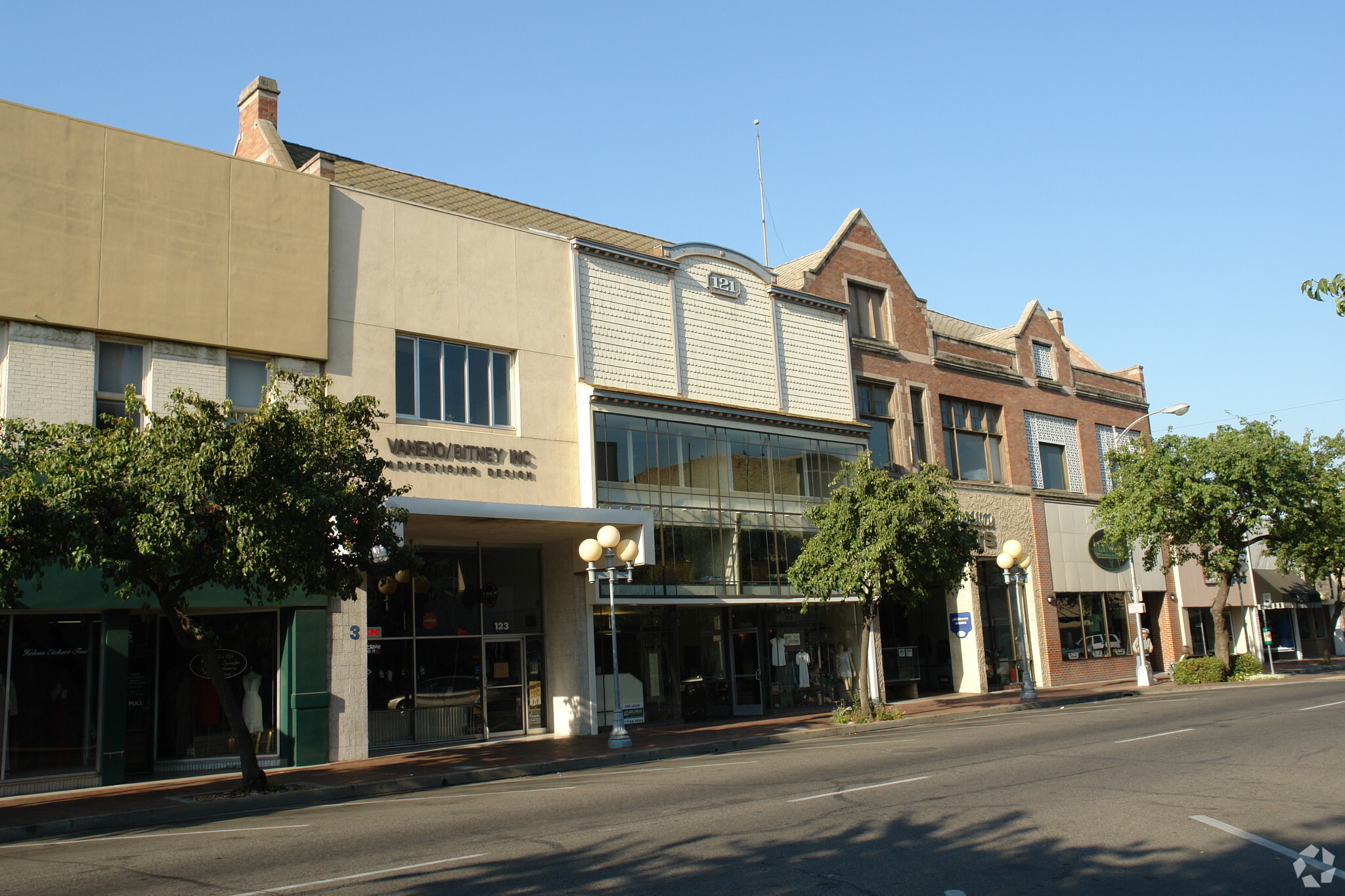 119-121 E Main St, Visalia, CA for lease Primary Photo- Image 1 of 8