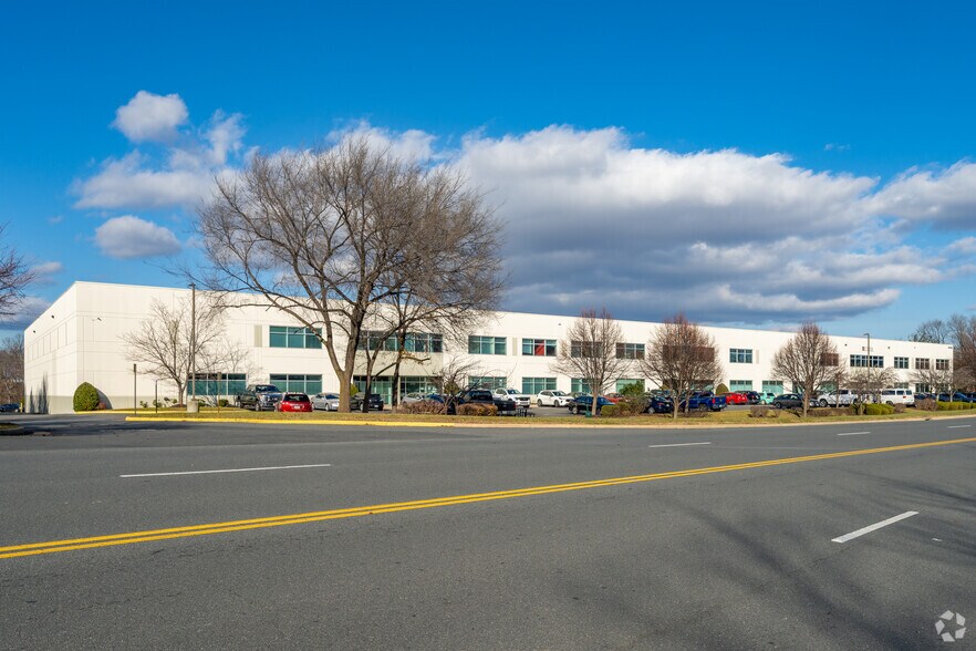 Industrial in Dulles Town Center, VA for sale - Primary Photo - Image 1 of 1