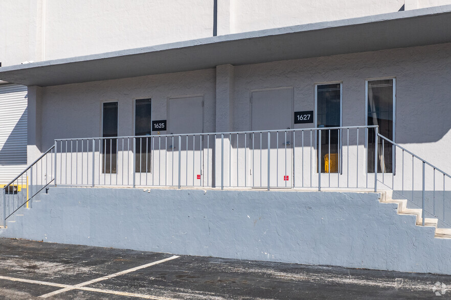 1601-1629 NW 82nd Ave, Doral, FL for lease - Building Photo - Image 3 of 12