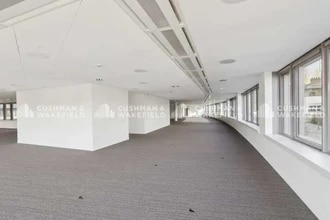 5-11 Boulevard Gallieni, Issy-les-Moulineaux for lease Interior Photo- Image 2 of 2