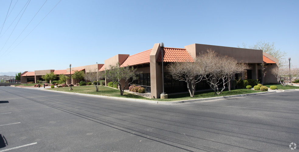 4445 N Mesa St, El Paso, TX for lease - Primary Photo - Image 1 of 3