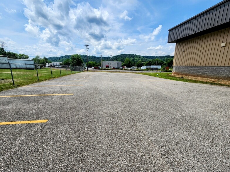 13 Craddock Way, Poca, WV for lease - Building Photo - Image 3 of 6