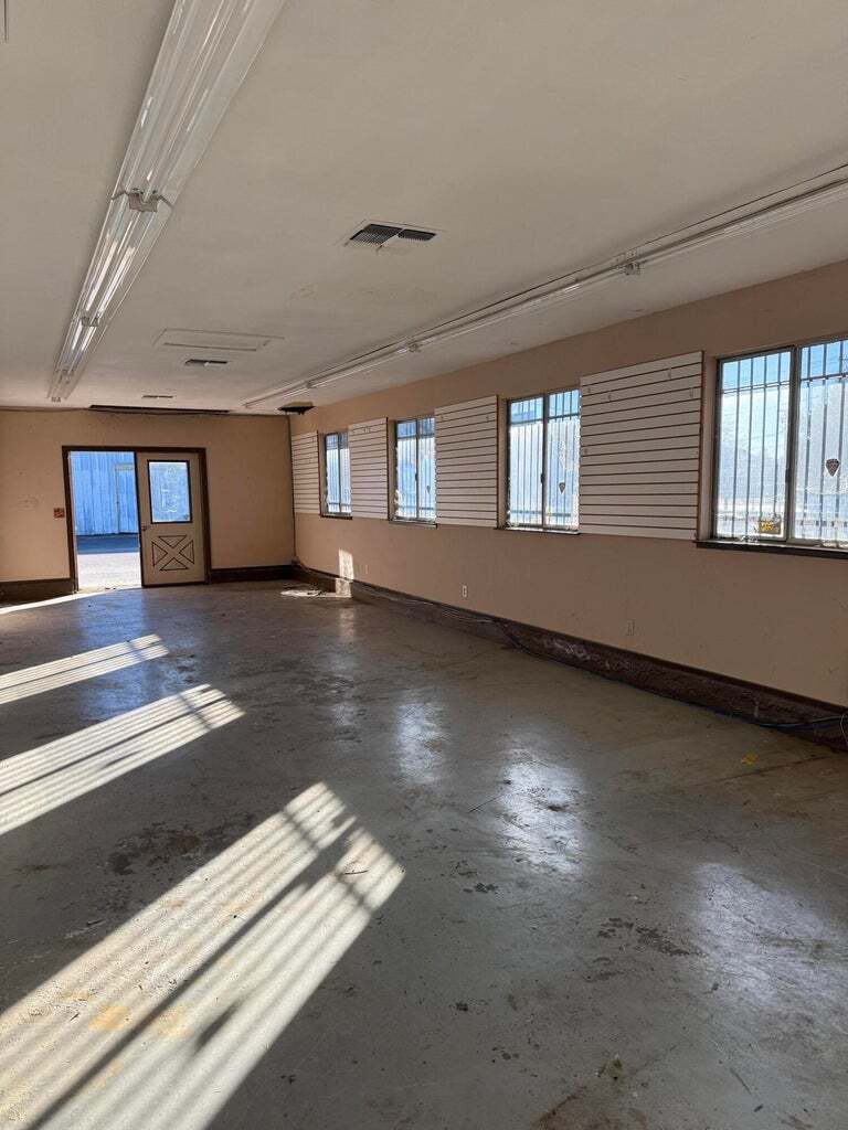22020 Old 44 Dr, Palo Cedro, CA for lease Interior Photo- Image 1 of 1