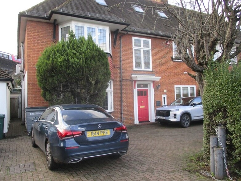 923 Finchley Rd, London for lease - Primary Photo - Image 1 of 1