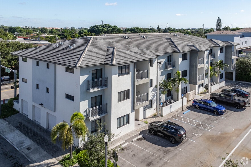 100 E 9th St, Hialeah, FL for sale - Building Photo - Image 2 of 4