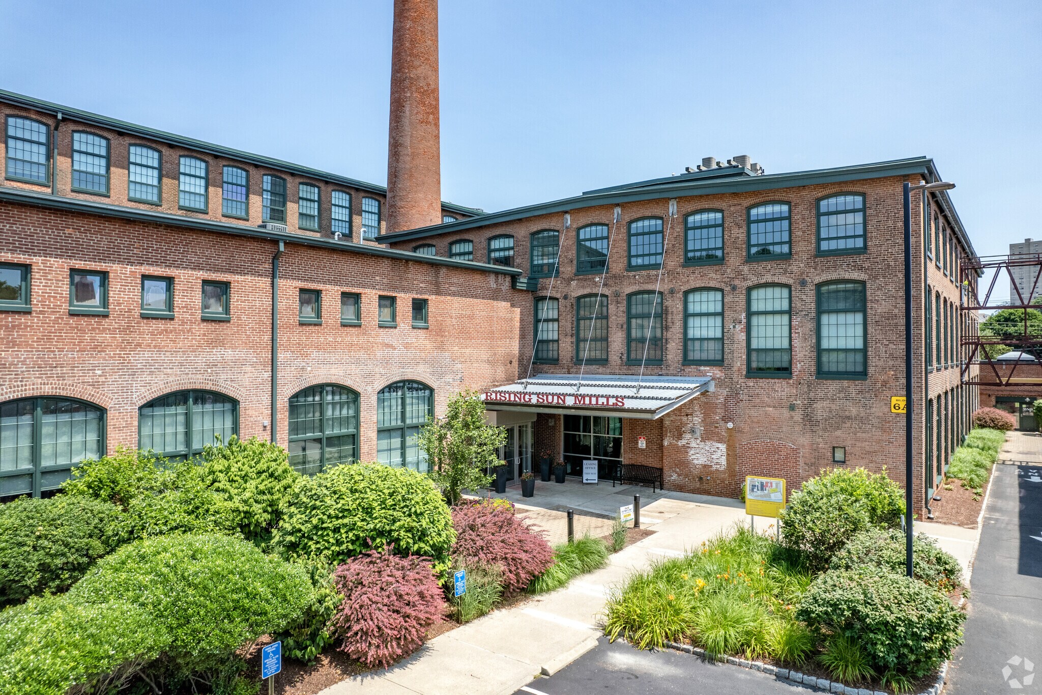 166 Valley St, Providence, RI for sale Primary Photo- Image 1 of 104