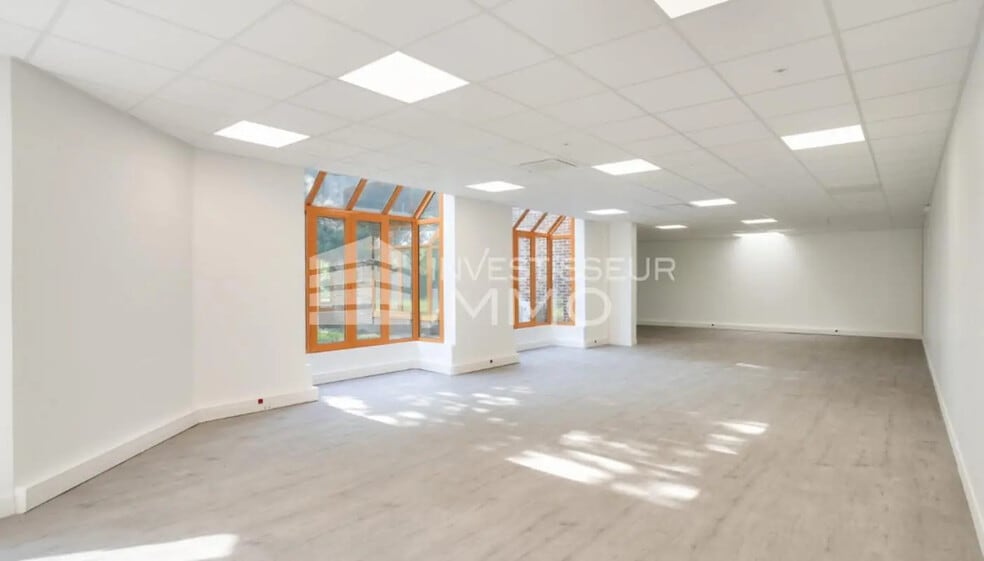 Flex in Croissy-Beaubourg for lease - Interior Photo - Image 3 of 4