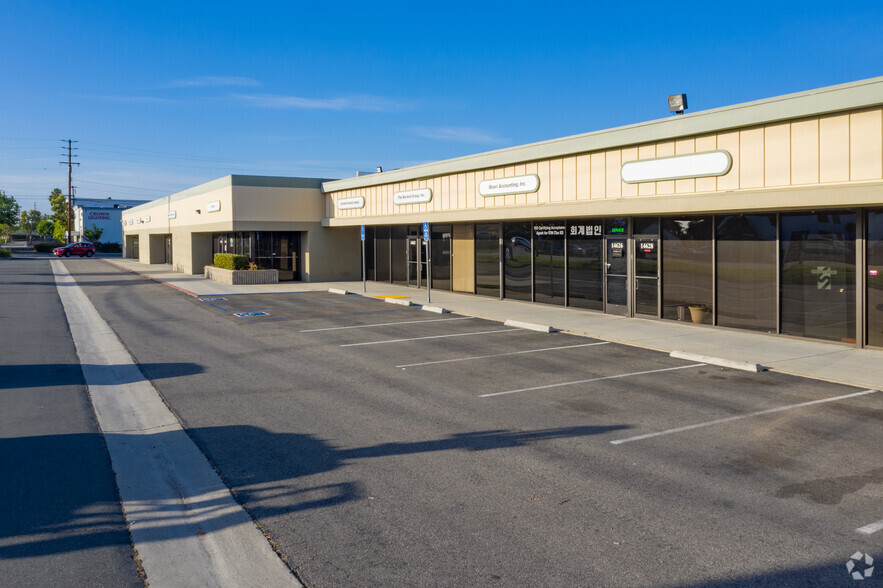 14606-14636 Carmenita Rd, Norwalk, CA for lease - Building Photo - Image 1 of 6